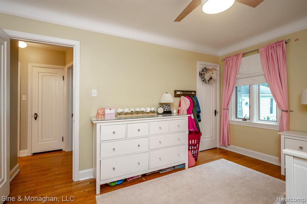 1015 Hawthorne Road Grosse Pointe Woods, MI 48236 - Photo 14 of 40