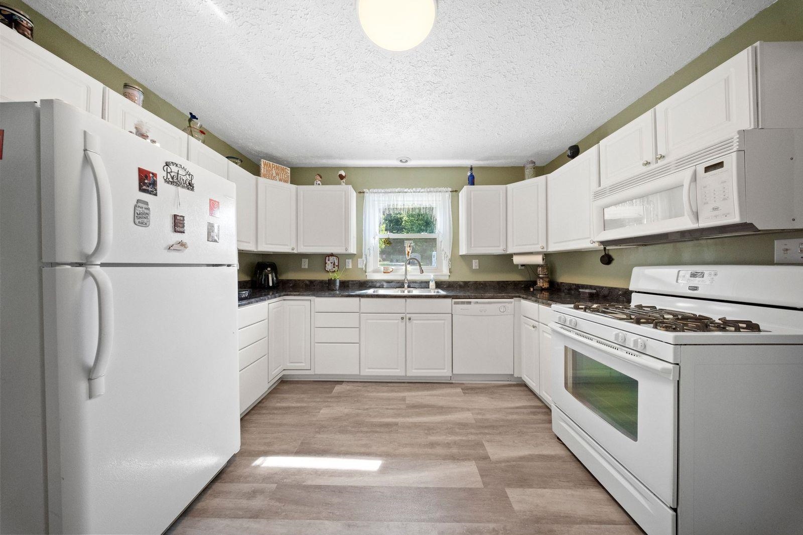 1100 Raceland Avenue Raceland, KY 41169 - Photo 5 of 41