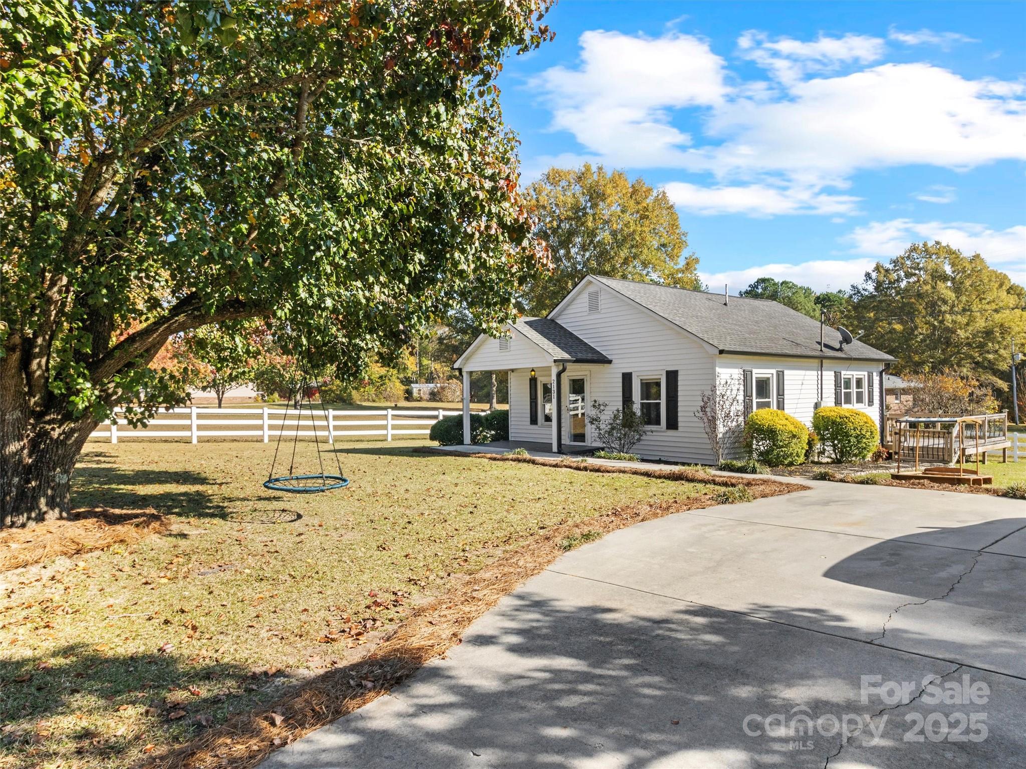 2131 Robert H Kirk Road Lancaster, SC 29720 - Photo 5 of 32