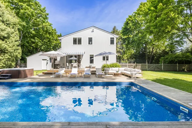 $2,175,000 | 4594 Noyack Road, Sag Harbor, NY 11963