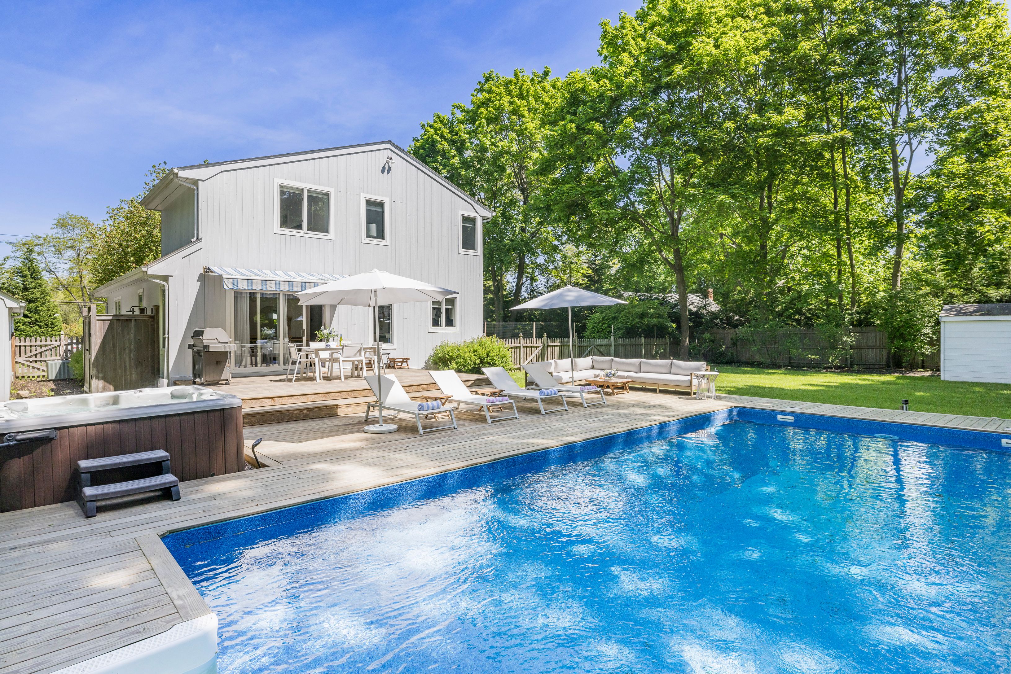 4594 Noyack Road Sag Harbor, NY 11963 - Photo 3 of 30