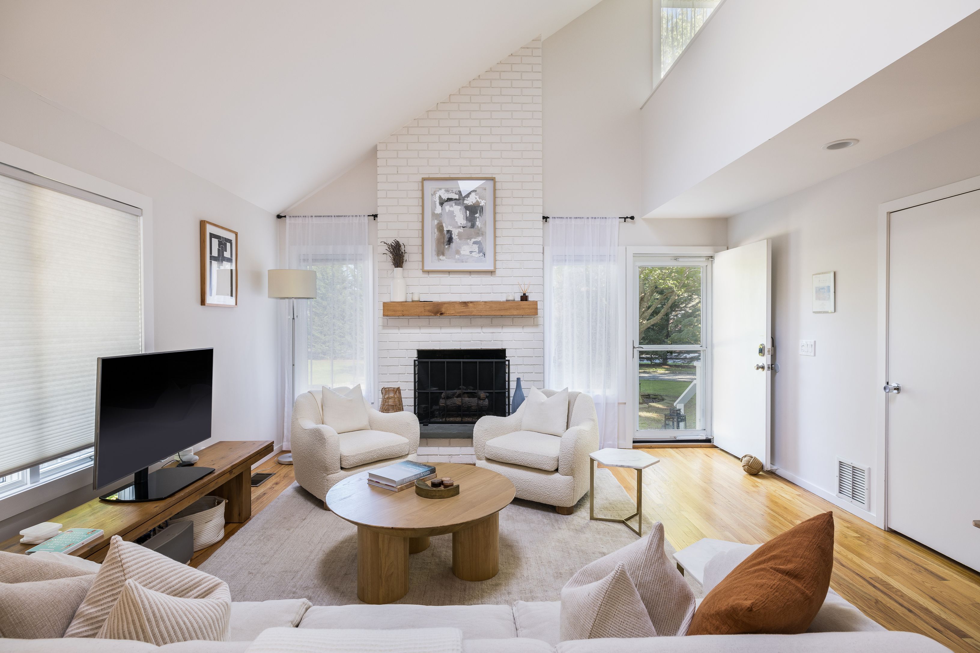 4594 Noyack Road Sag Harbor, NY 11963 - Photo 10 of 30