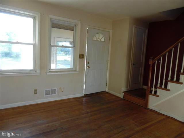3447 Dunhaven Road Baltimore, MD 21222 - Photo 3 of 16 Living Room