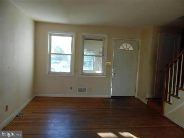 3447 Dunhaven Road Baltimore, MD 21222 - Photo 4 of 16 Living Room