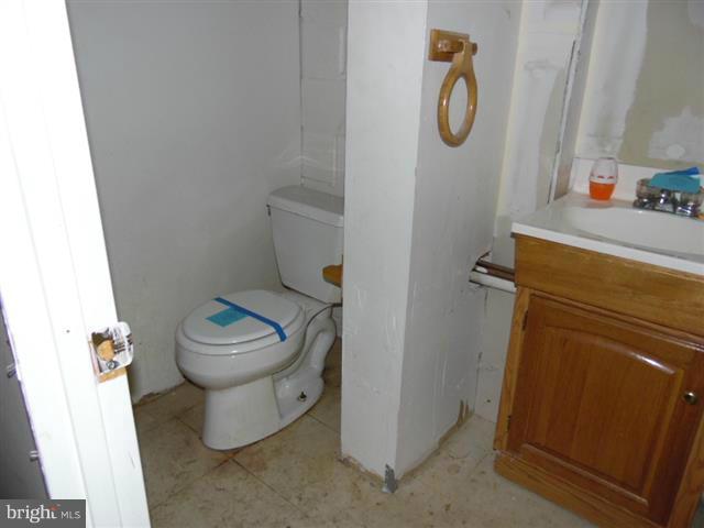 3447 Dunhaven Road Baltimore, MD 21222 - Photo 10 of 16 Bath