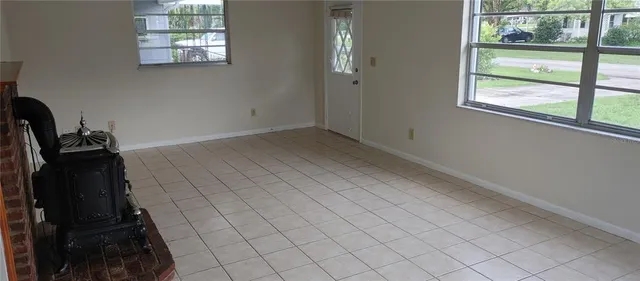 $1,400 | 5632 13th Street, Zephyrhills, FL 33542