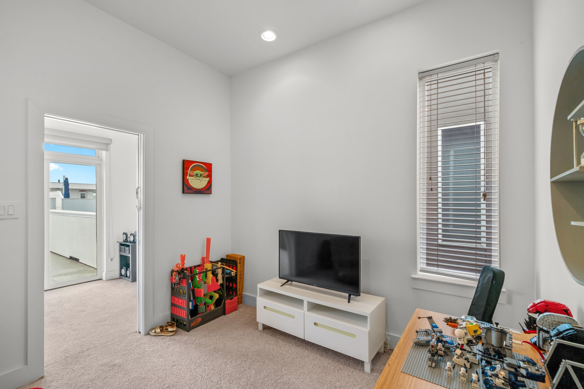 1804 Prospect Street Houston, TX 77004 - Photo 42 of 49 Flex room ideal for gaming, media room, office space, gym or extra bedroom.