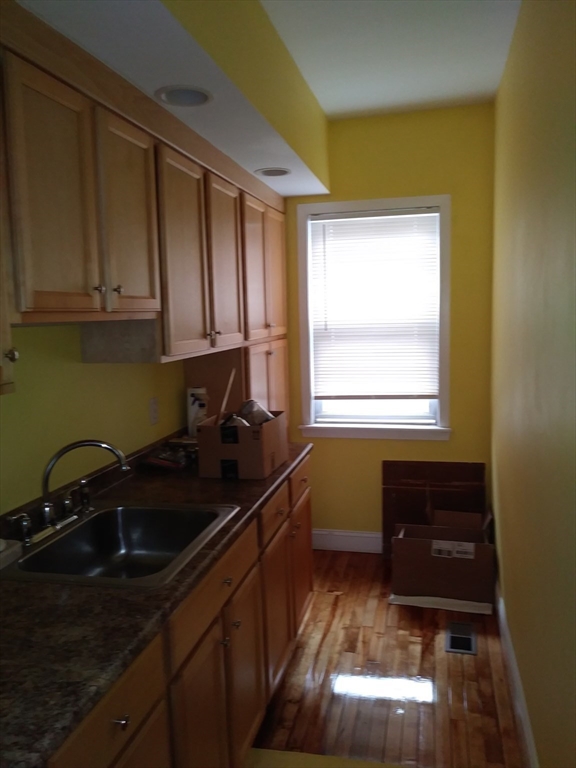 10 Ellsworth Street Worcester, MA 01610 - Photo 11 of 26