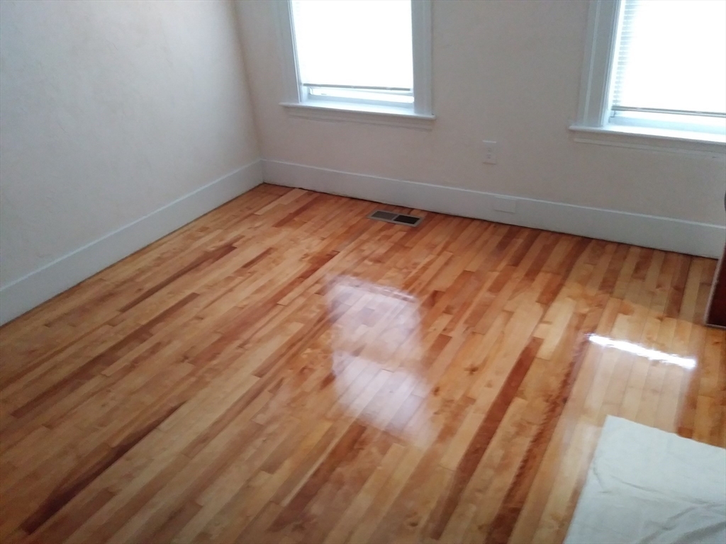 10 Ellsworth Street Worcester, MA 01610 - Photo 14 of 26