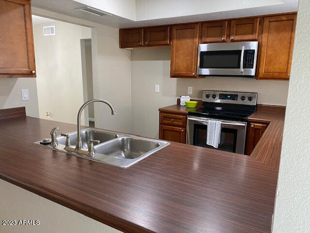 4926 West Phelps Road Glendale, AZ 85308 - Photo 3 of 25 Soft closing cabinets