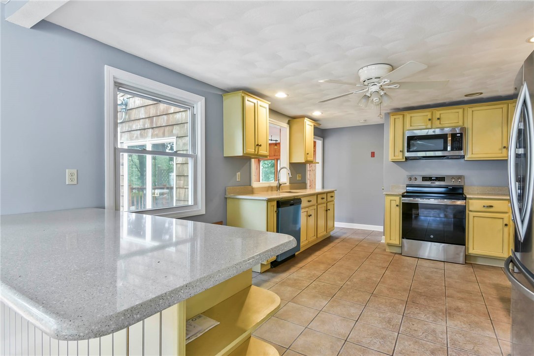 2 Plantation Street Warwick, RI 02886 - Photo 15 of 27