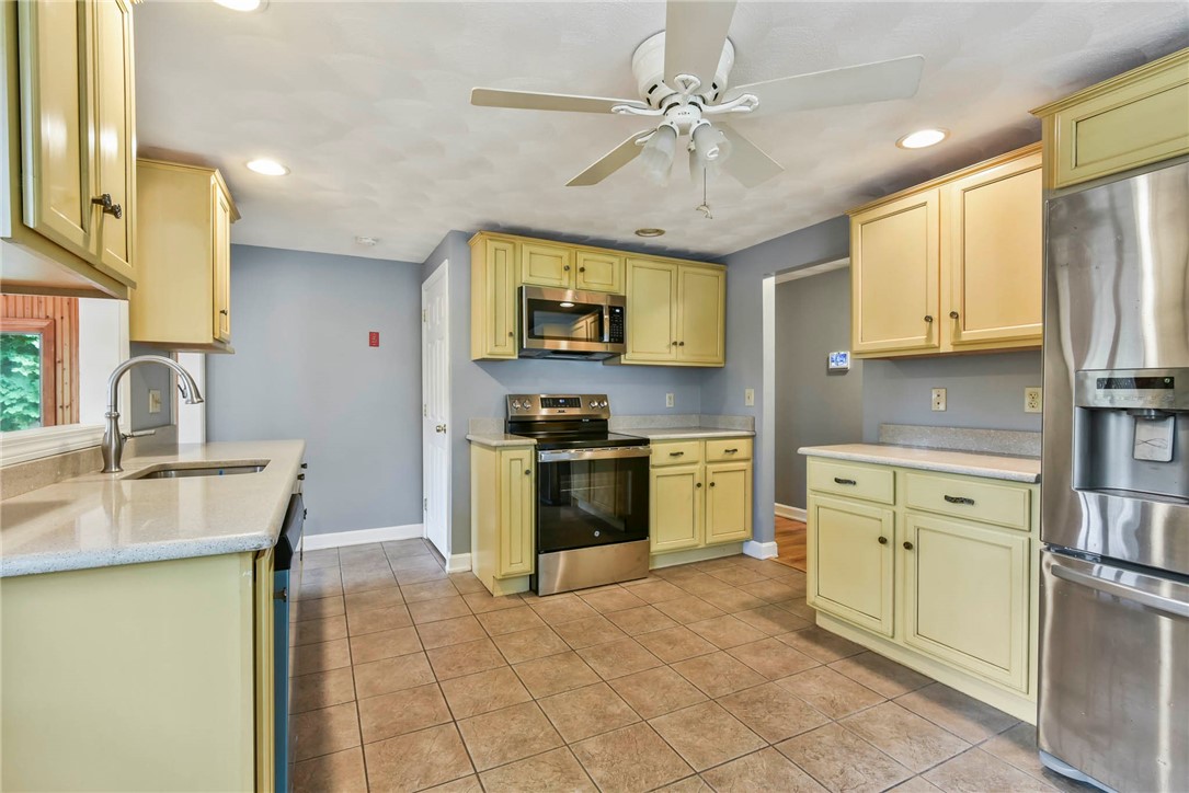 2 Plantation Street Warwick, RI 02886 - Photo 17 of 27