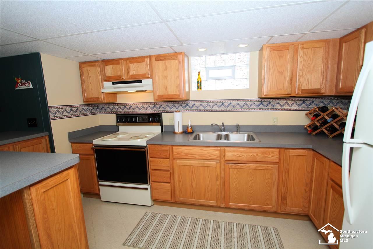 803 Ruff Drive Monroe, MI 48162 - Photo 39 of 47 31364696-40.JPG