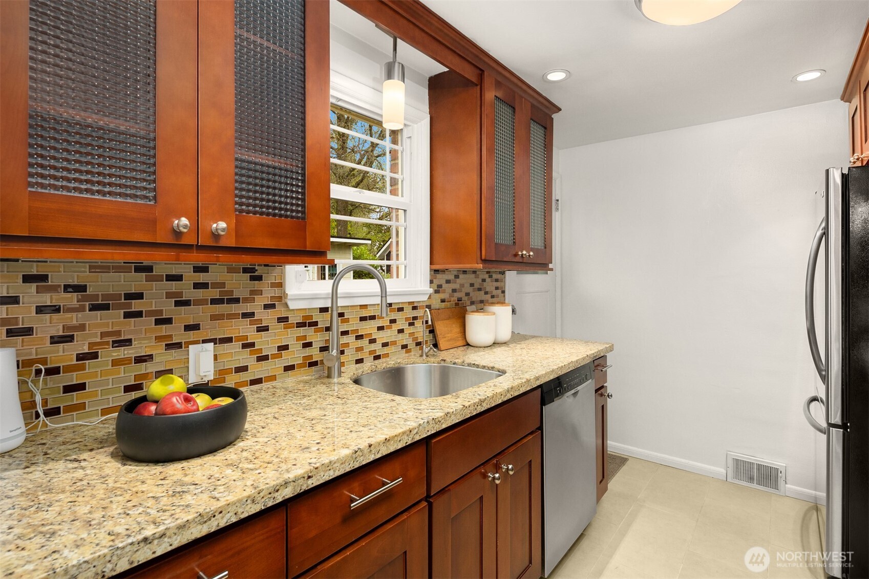 1502 North 107th Street Seattle, WA 98133 - Photo 7 of 24 Gallery Image 7