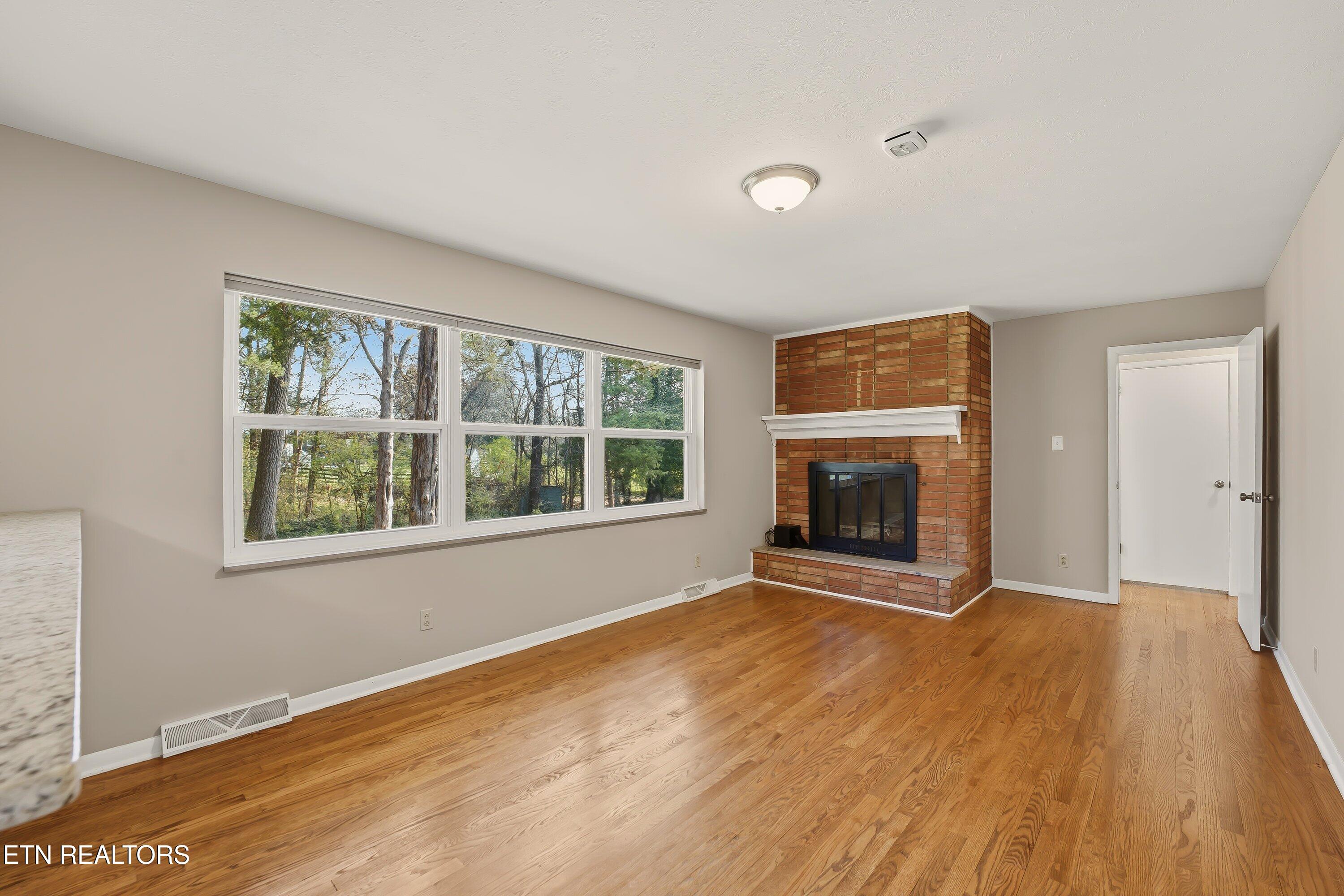 104 Case Lane Oak Ridge, TN 37830 - Photo 13 of 37 Family Room