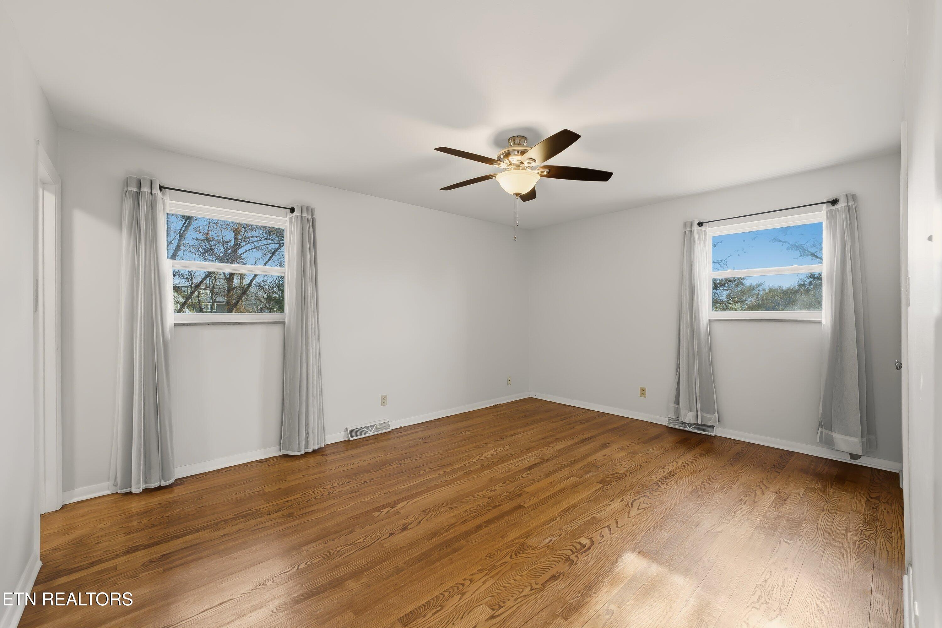 104 Case Lane Oak Ridge, TN 37830 - Photo 15 of 37 Primary Bedroom