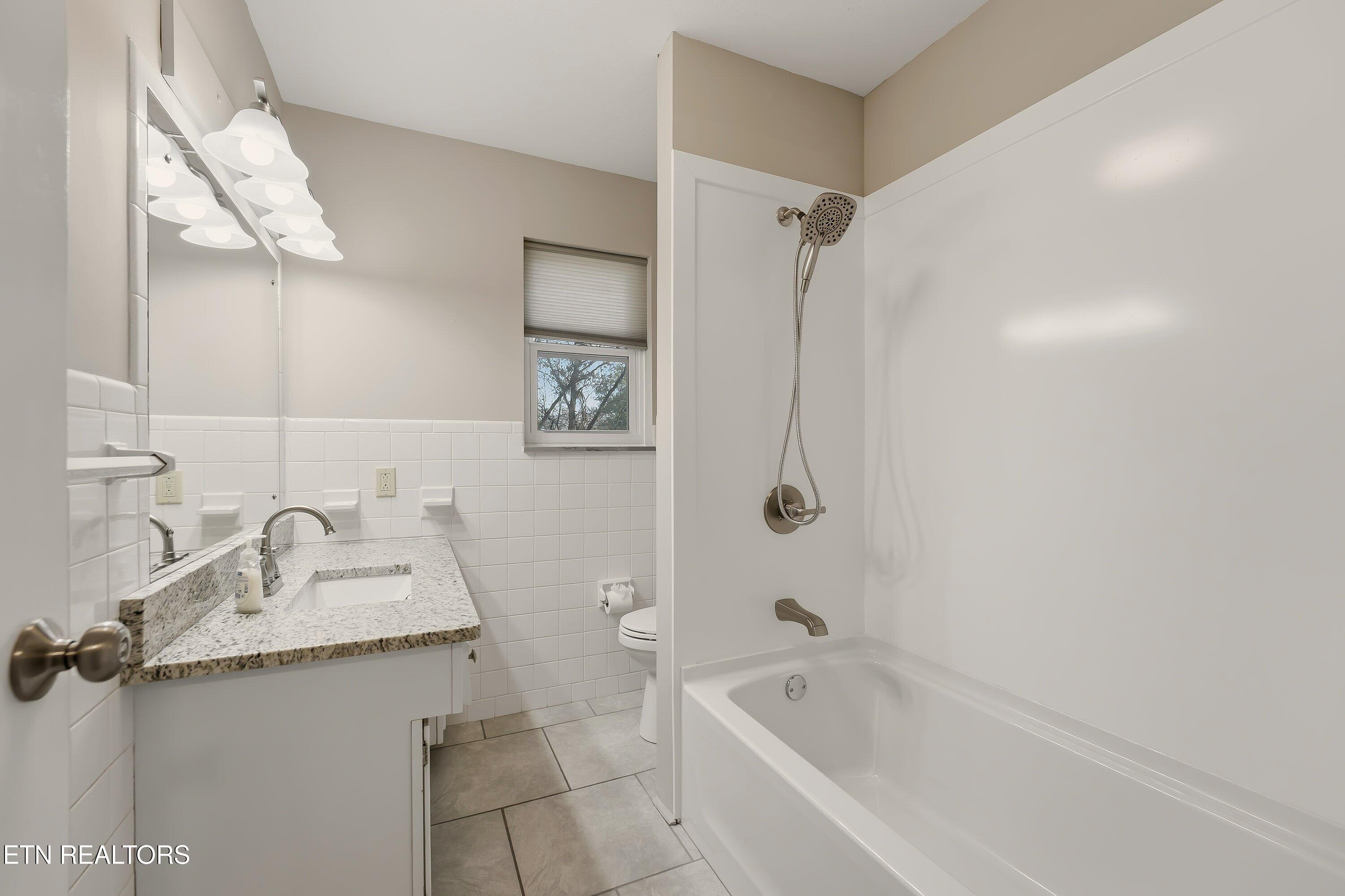 104 Case Lane Oak Ridge, TN 37830 - Photo 20 of 37 Main Level