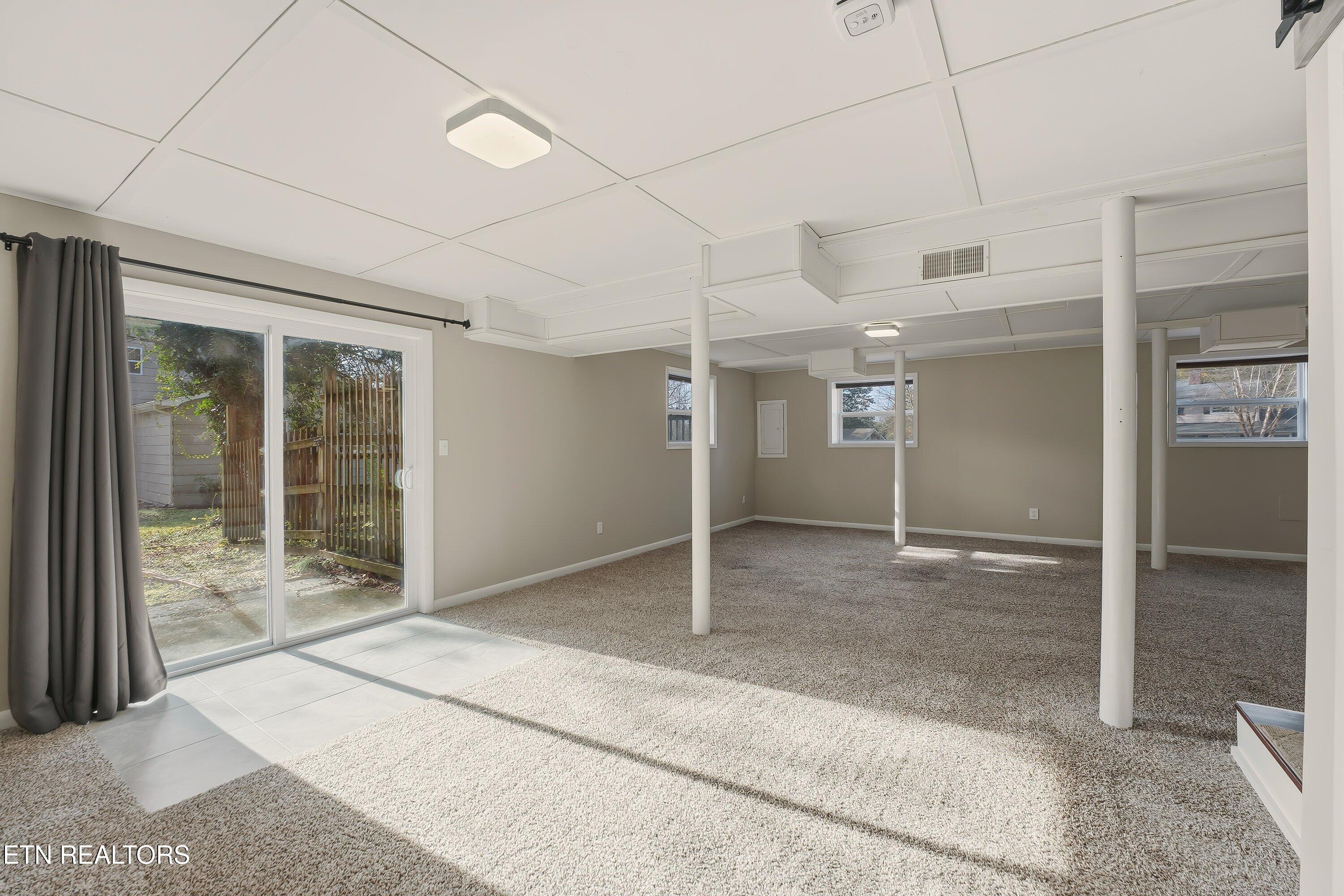 104 Case Lane Oak Ridge, TN 37830 - Photo 23 of 37 Opens to yard