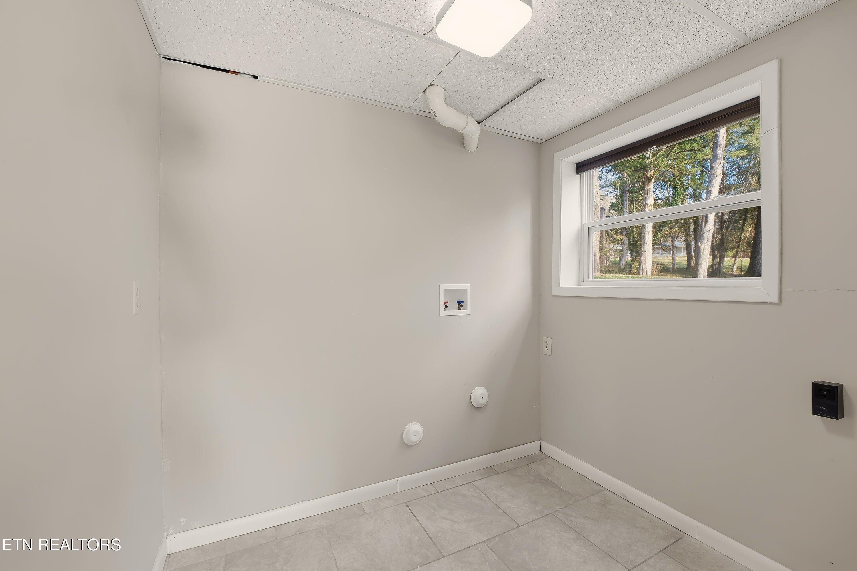104 Case Lane Oak Ridge, TN 37830 - Photo 26 of 37 Laundry Room