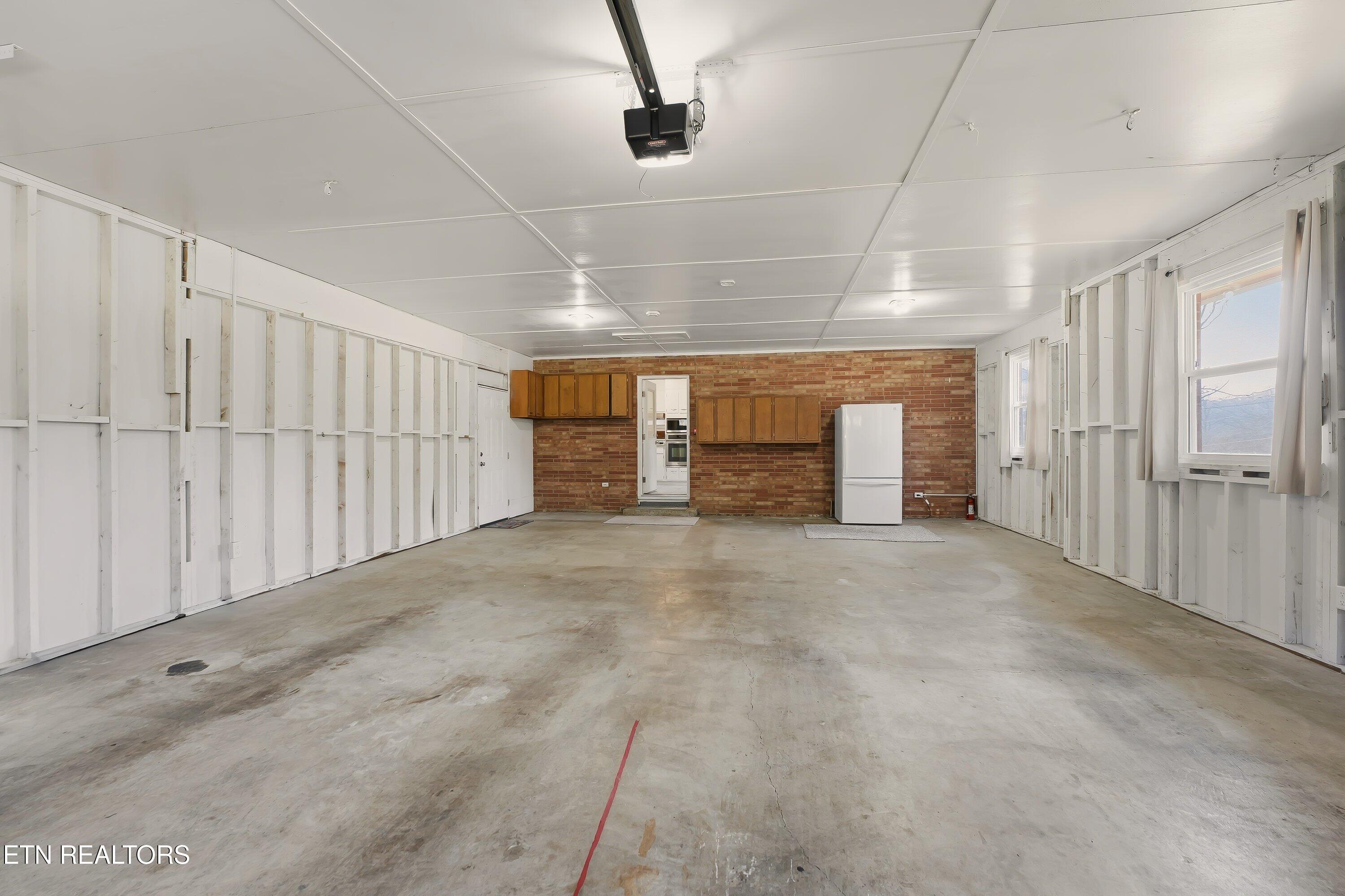 104 Case Lane Oak Ridge, TN 37830 - Photo 35 of 37 Room for workshop