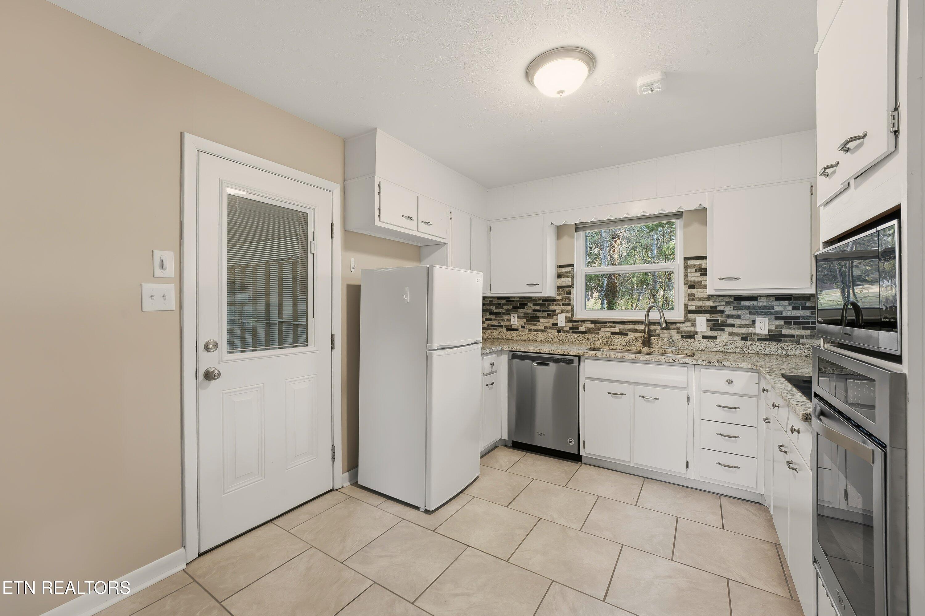104 Case Lane Oak Ridge, TN 37830 - Photo 9 of 37 Kitchen to garage