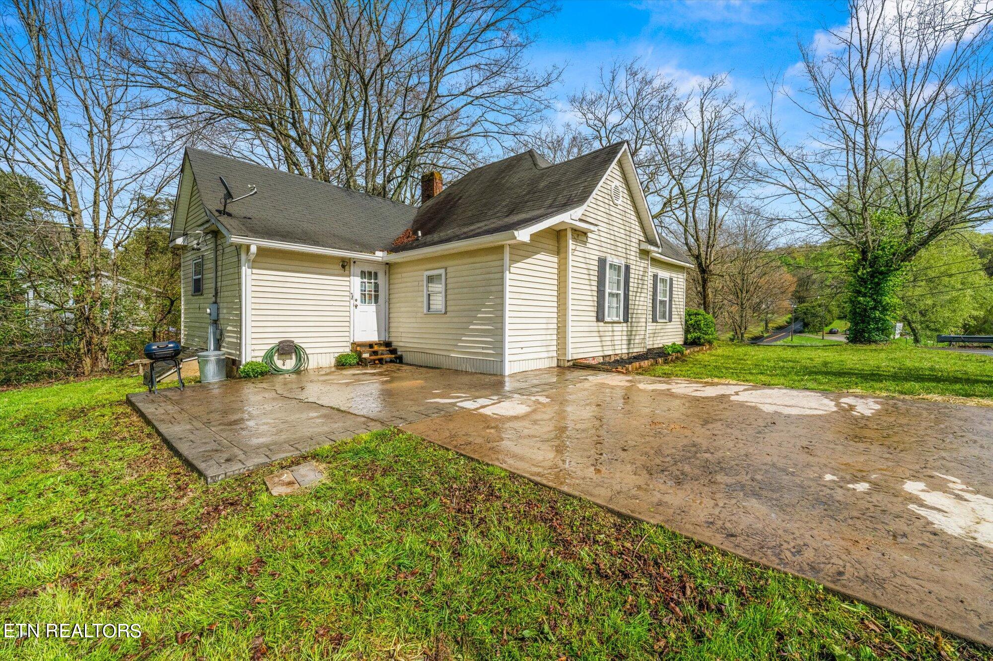 5820 Atkins Road Knoxville, TN 37918 - Photo 18 of 32 18-5820-Atkins-Rd-Knoxville-TN-18