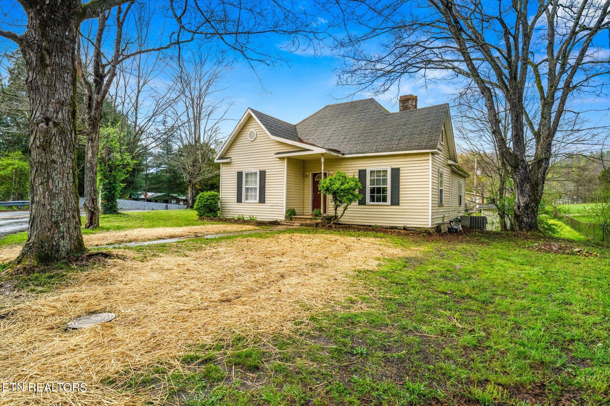 5820 Atkins Road Knoxville, TN 37918 - Photo 2 of 32 02-5820-Atkins-Rd-Knoxville-TN-2