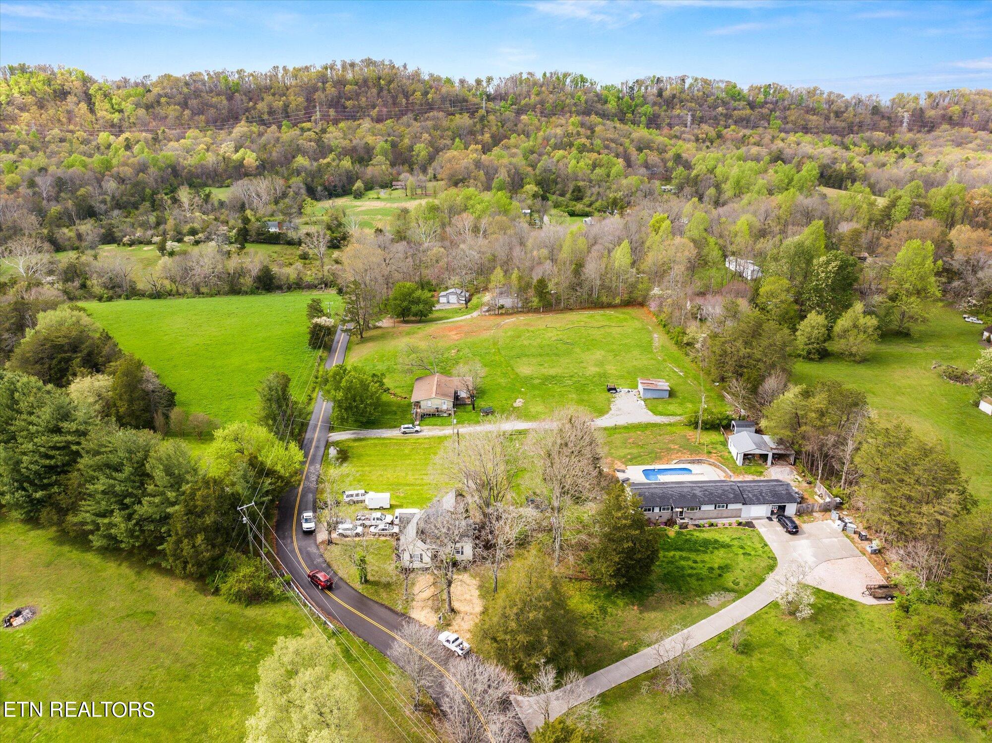 5820 Atkins Road Knoxville, TN 37918 - Photo 27 of 32 27-5820-Atkins-Rd-Knoxville-TN-27