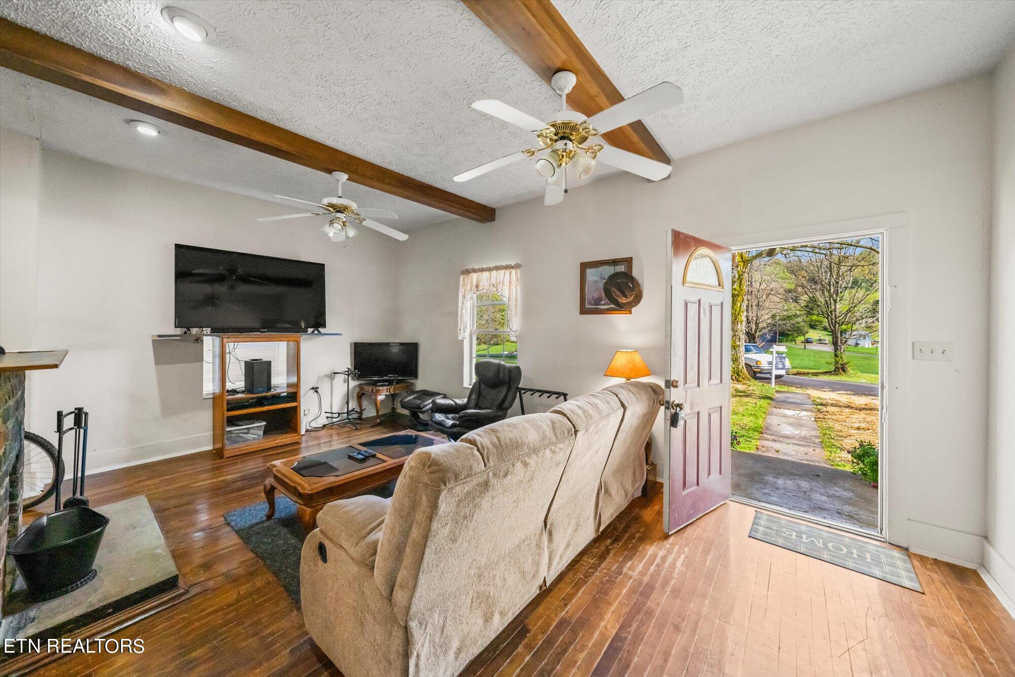 5820 Atkins Road Knoxville, TN 37918 - Photo 3 of 32 03-5820-Atkins-Rd-Knoxville-TN-3