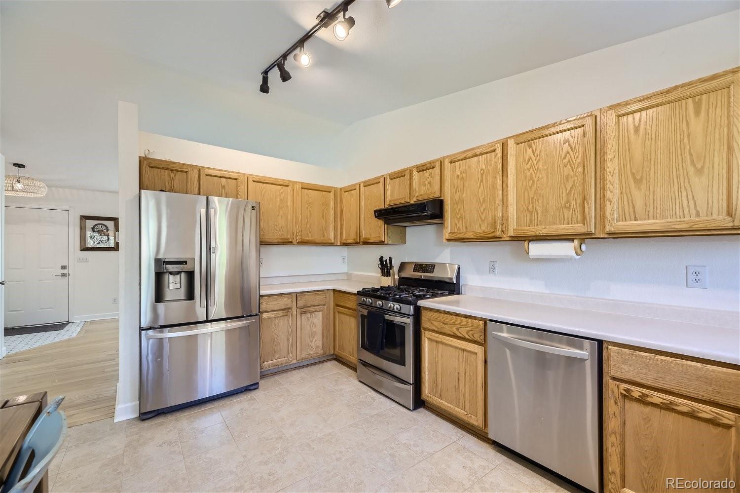 9744 South Castle Ridge Circle Highlands Ranch, CO 80129 - Photo 12 of 28 a kitchen with stainless steel appliances granite countertop a refrigerator a stove and a sink