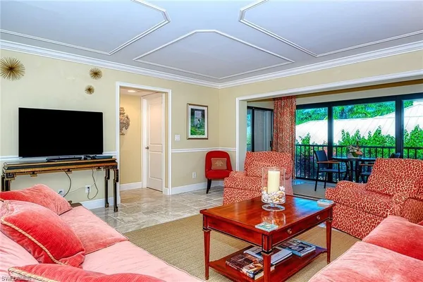 $10,500 | 285 5th Avenue South, Unit 2B, Naples, FL 34102
