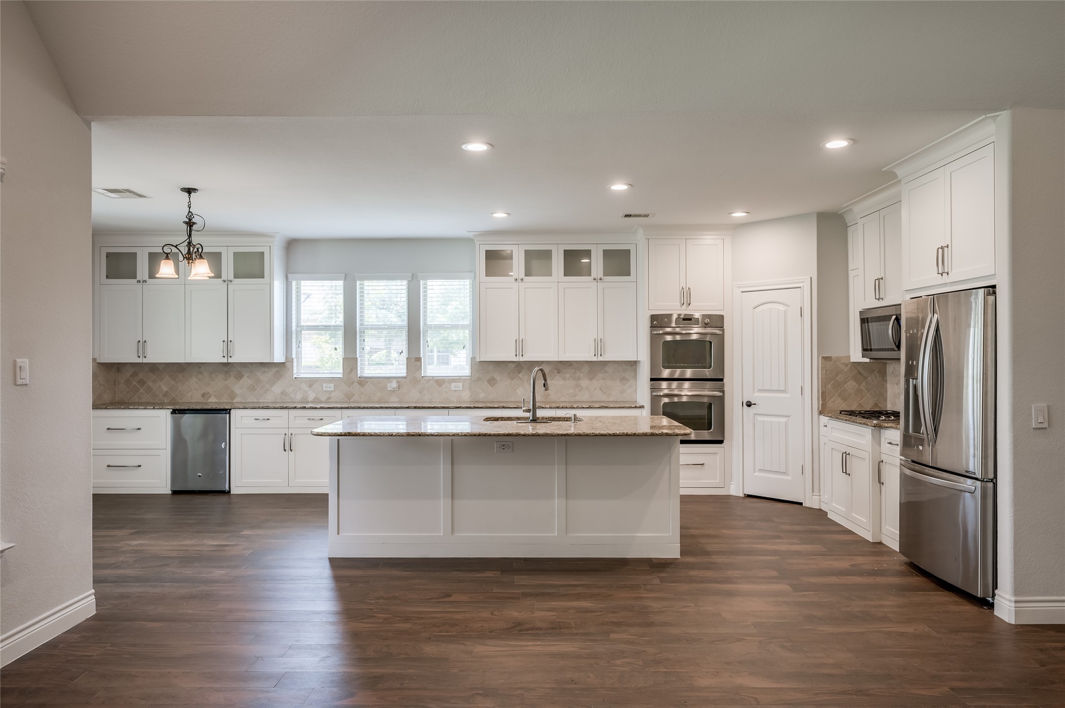 19006 Panther Peak Spring, TX 77388 - Photo 22 of 48 Kitchen open to family room