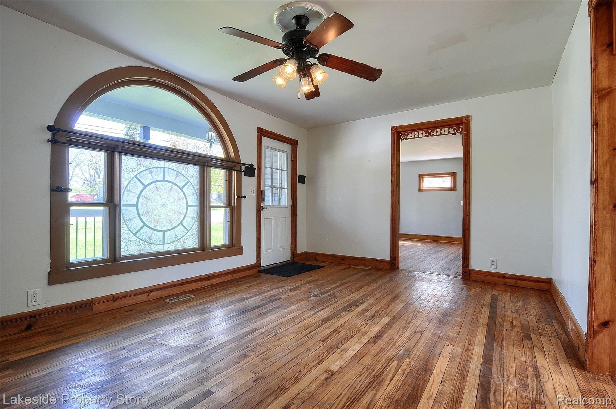 604 Main Street Fenton, MI 48430 - Photo 2 of 19 3-Living Room.jpg
