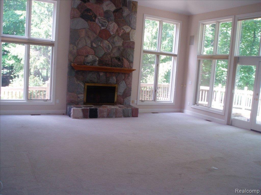 1565 Scenic Hollow Rochester, MI 48306 - Photo 2 of 14 P1010034