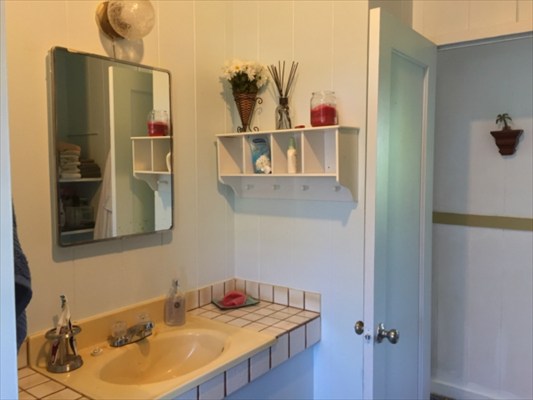 4953 La Road Kapaa, HI 96746 - Photo 3 of 21 a bathroom with a sink and mirror