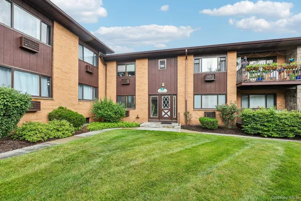 $315,000 | 3 West Lawrence Park Drive, Unit 3, Piermont, NY 10968