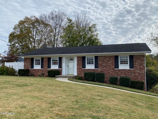 $1,800 | 1129 Brockway Drive, Unit 2, Kingsport, TN 37663