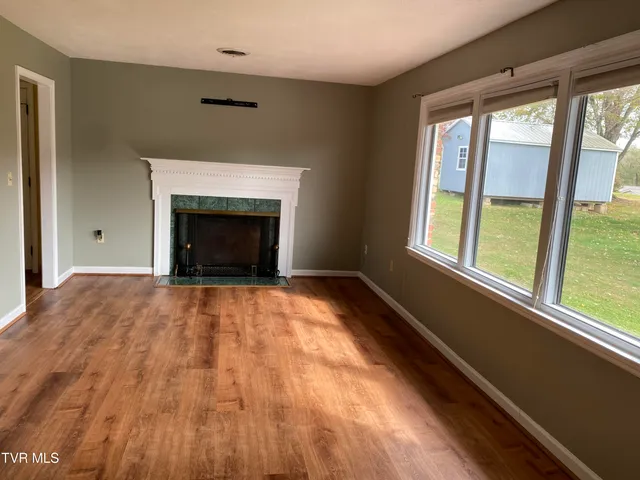 $2,000 | 1129 Brockway Drive, Unit 2, Kingsport, TN 37663