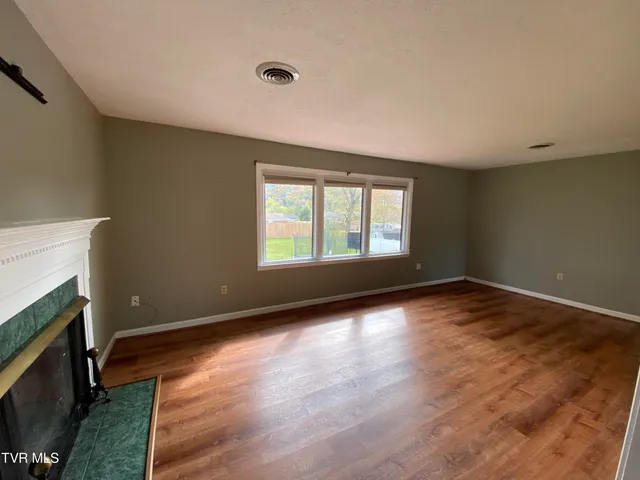 $2,000 | 1129 Brockway Drive, Unit 2, Kingsport, TN 37663