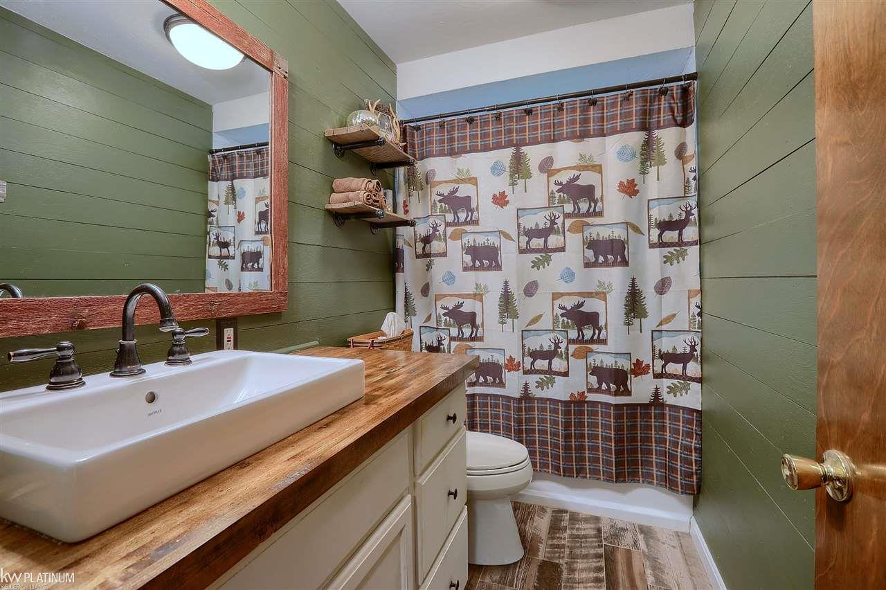 9801 Bartel Road Columbus, MI 48063 - Photo 20 of 26 31394017-19.JPG
