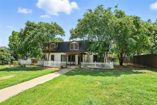 $784,900 | 1323 Dublin Street, Grapevine, TX 76051