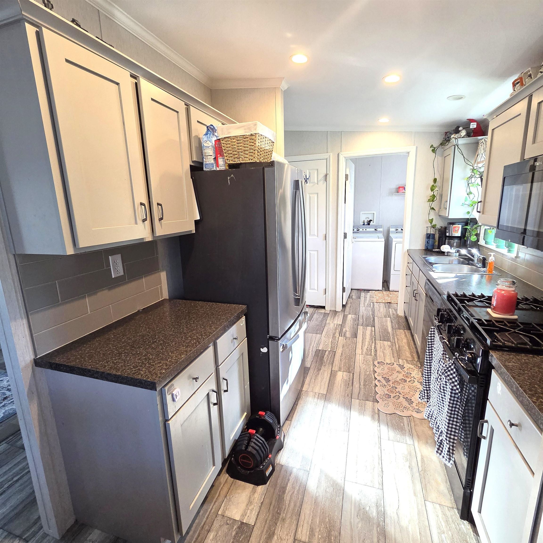85 Coffin Road, Unit TRLR 17 Epping, NH 03042 - Photo 9 of 23 Gallery Image 9