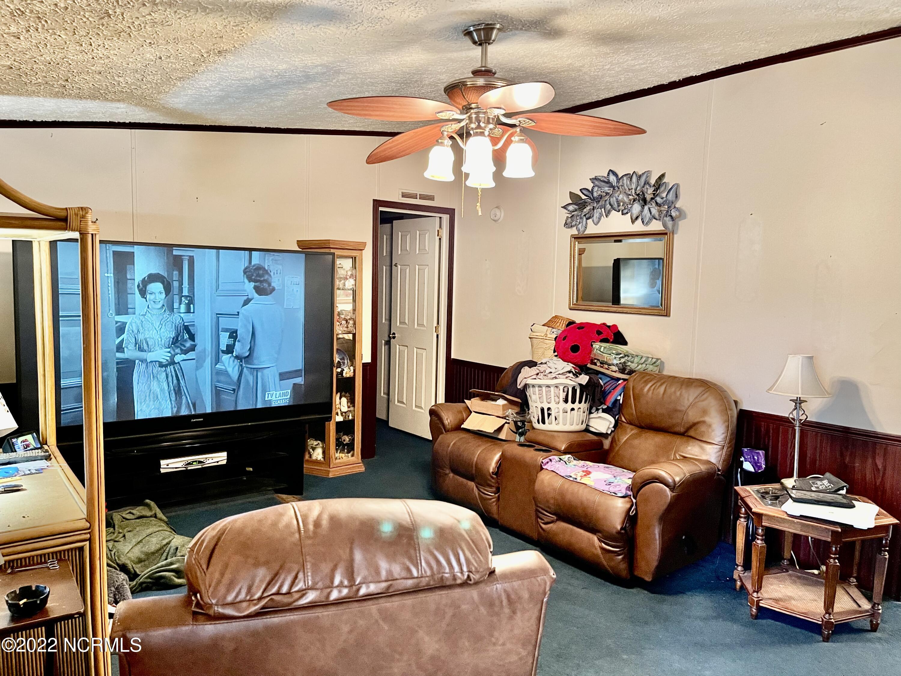 125 Greenbriar Lane Rockingham, NC 28379 - Photo 13 of 44 Family room