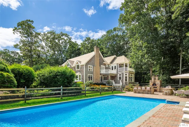 $5,850,000 | 652 Noyac Path, Water Mill, NY 11976
