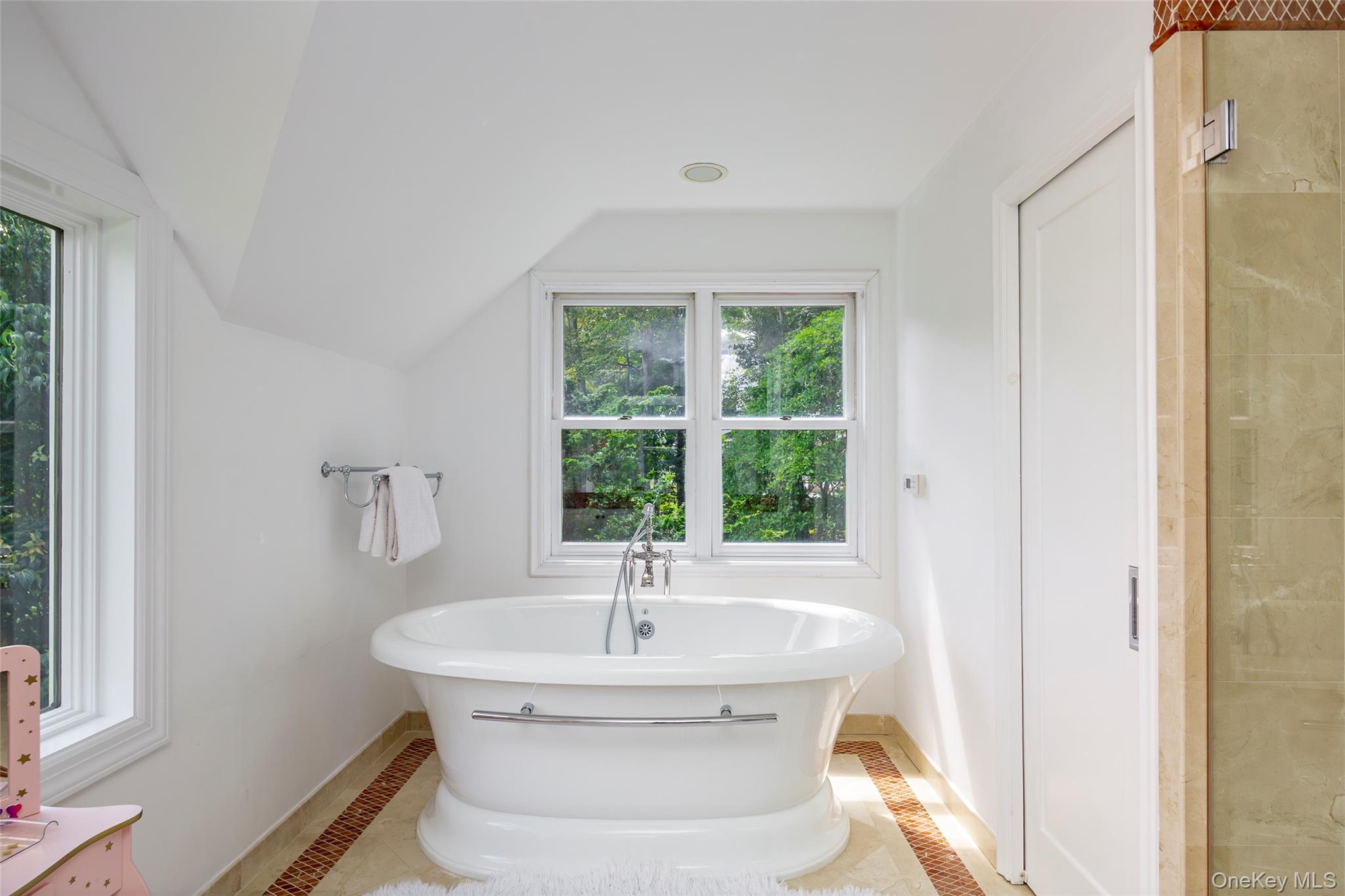 652 Noyac Path Water Mill, NY 11976 - Photo 25 of 41 Full bath with a soaking tub, baseboards, and lofted ceiling