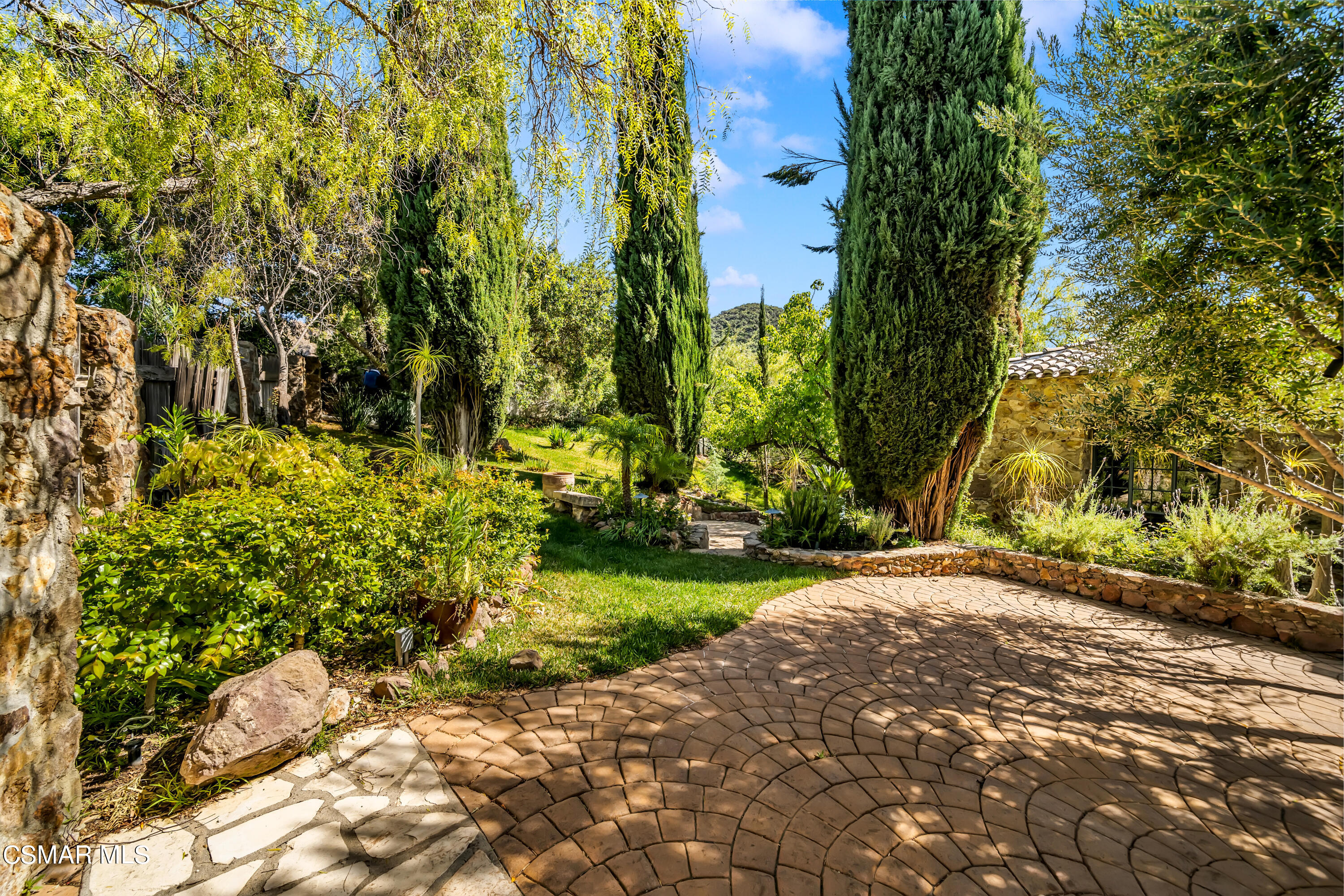 1999 Trentham Road Lake Sherwood, CA 91361 - Photo 45 of 61 a view of a yard with plants and large trees