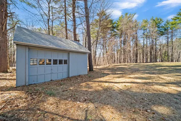 $629,900 | 5 Wentworth Drive, Newton, NH 03858