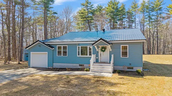 $629,900 | 5 Wentworth Drive, Newton, NH 03858