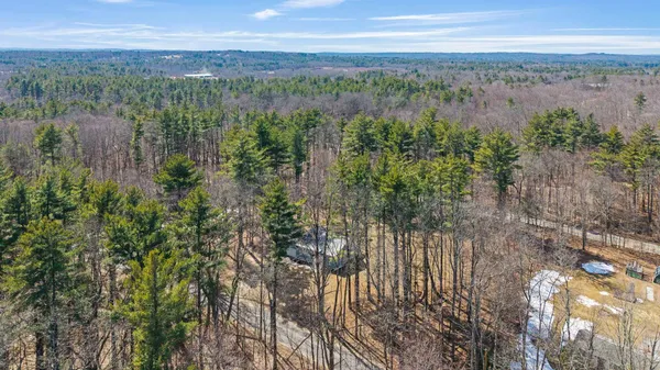 $629,900 | 5 Wentworth Drive, Newton, NH 03858