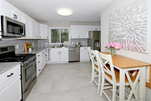 $379,900 | 7 Barbre Court, St. Louis, MO 63119